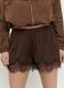 Braune Stretch-Shorts mit Spitzensaum_2