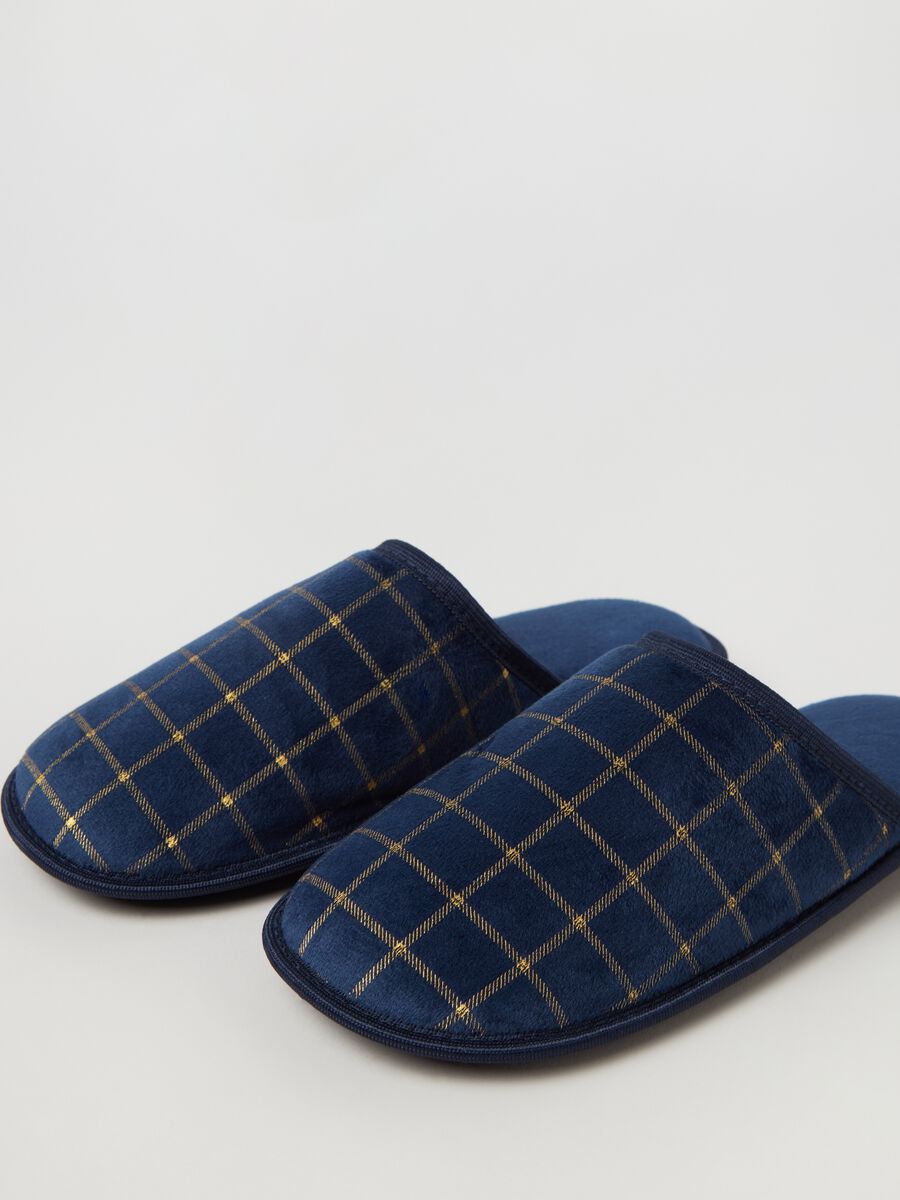 Slippers with chequered print_1