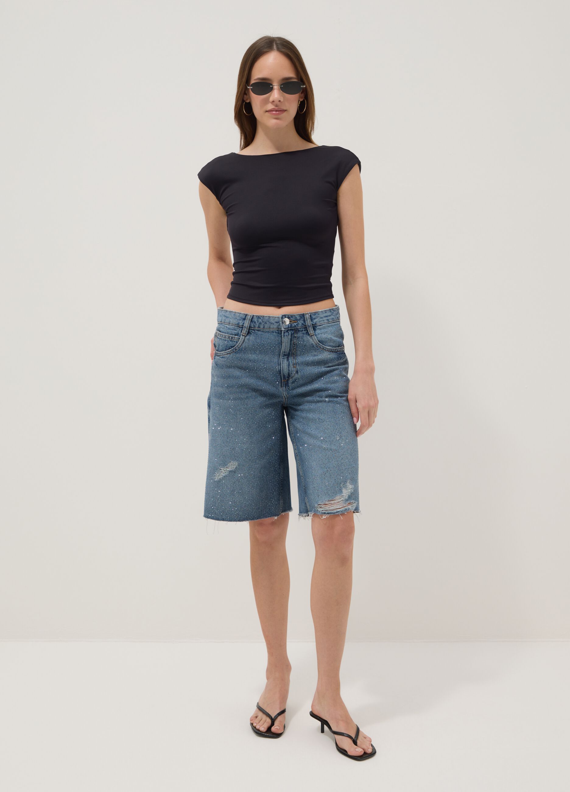 Schwarzes Top aus Stretchmaterial