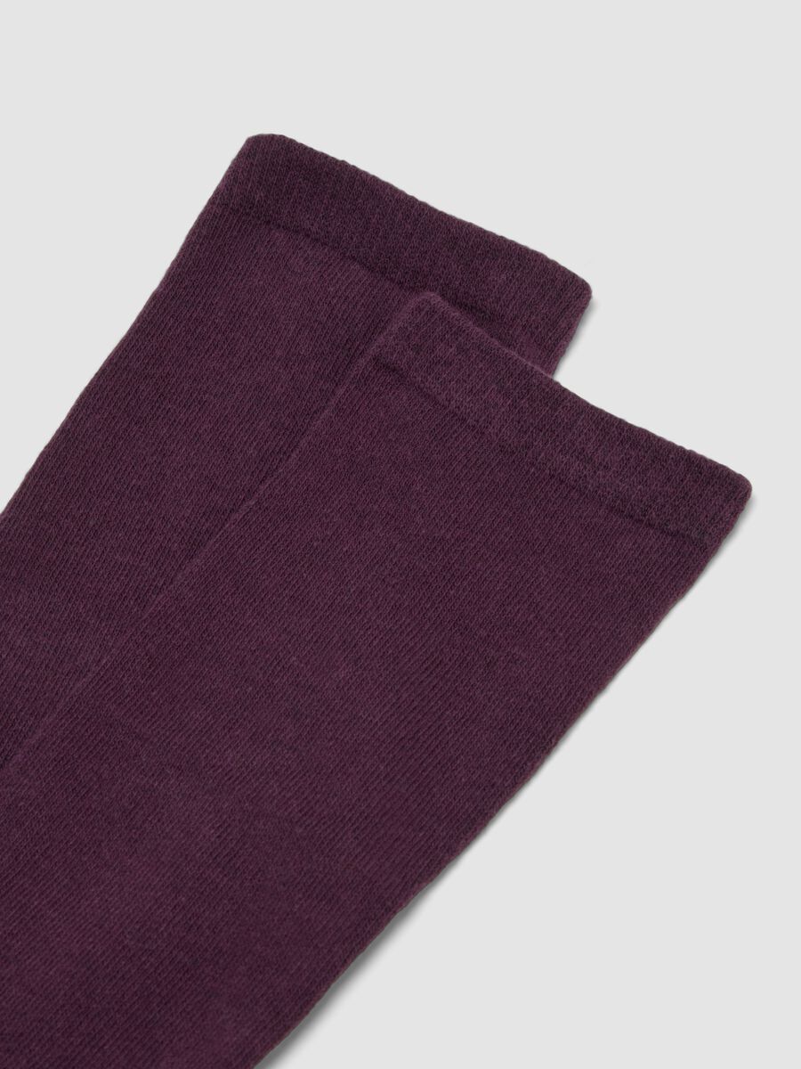 Dunkelviolette Socken aus elastischer Bio-Baumwolle_2