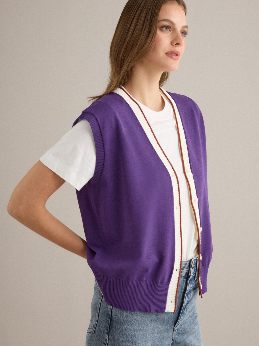 Violette Weste aus Viskosemix in Glattstrick_2