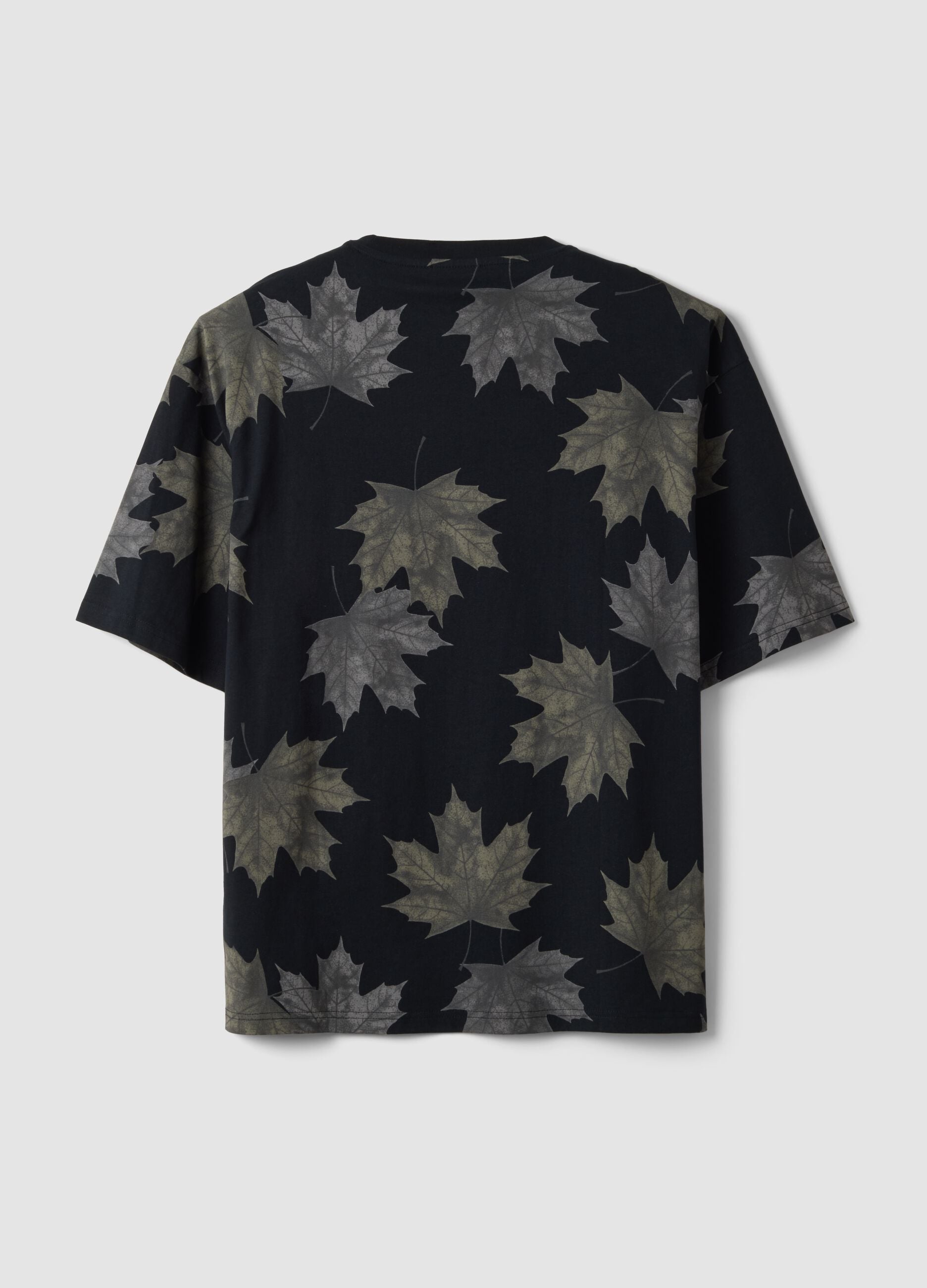 Black pure cotton T-shirt with "Beauty of nature" slogan