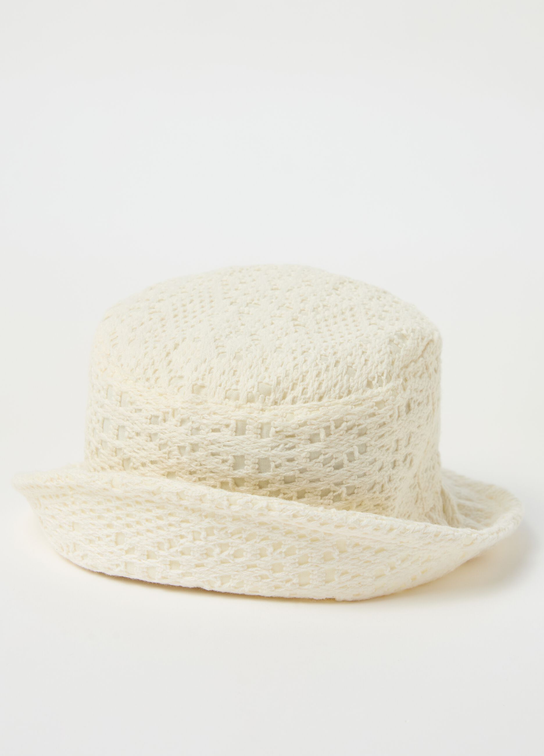 Hat with crochet design