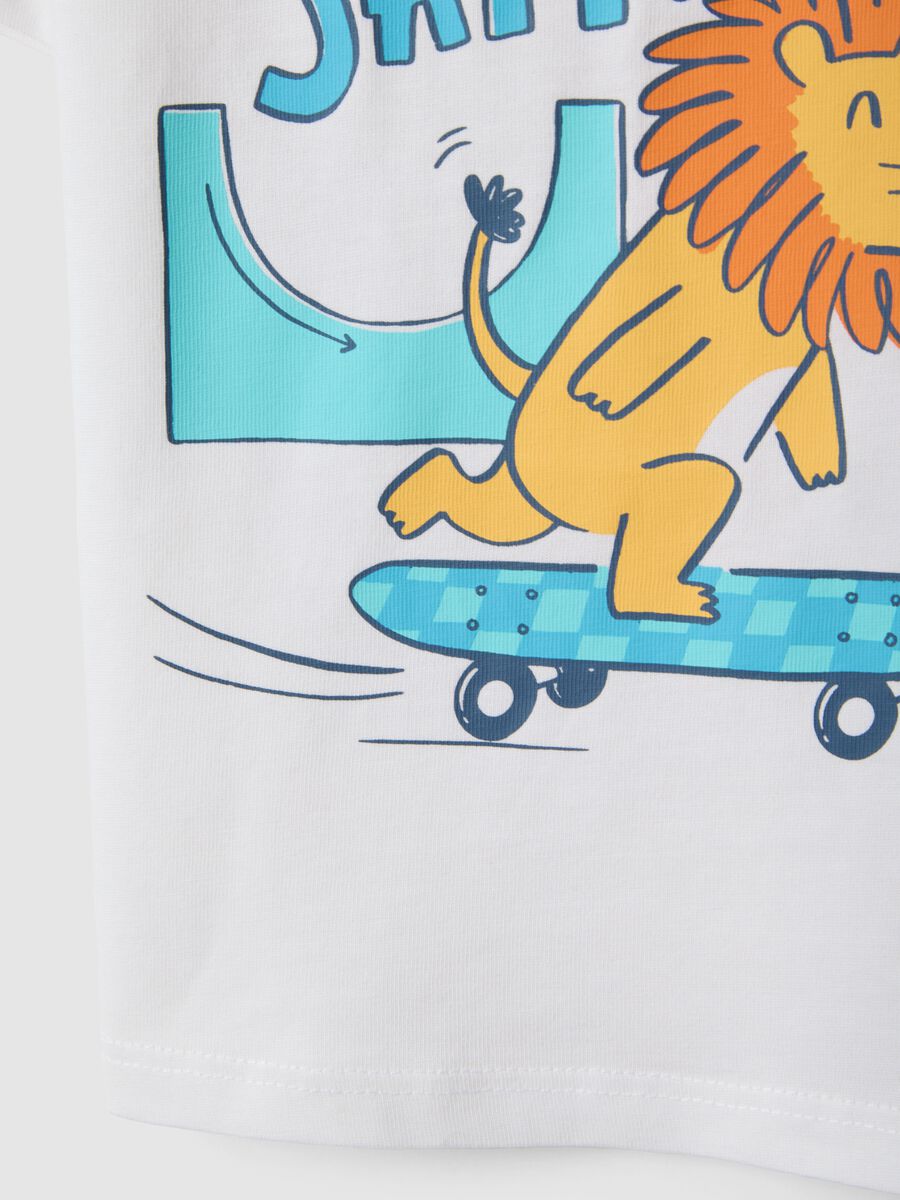 Boy's white pure cotton T-shirt regular fit with skater print_3
