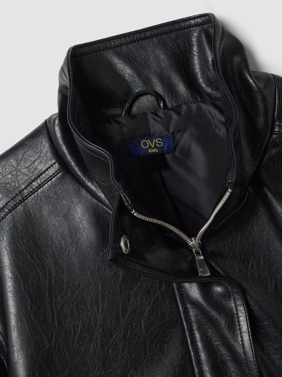 Giacca nera regular fit con zip e collo alto_1