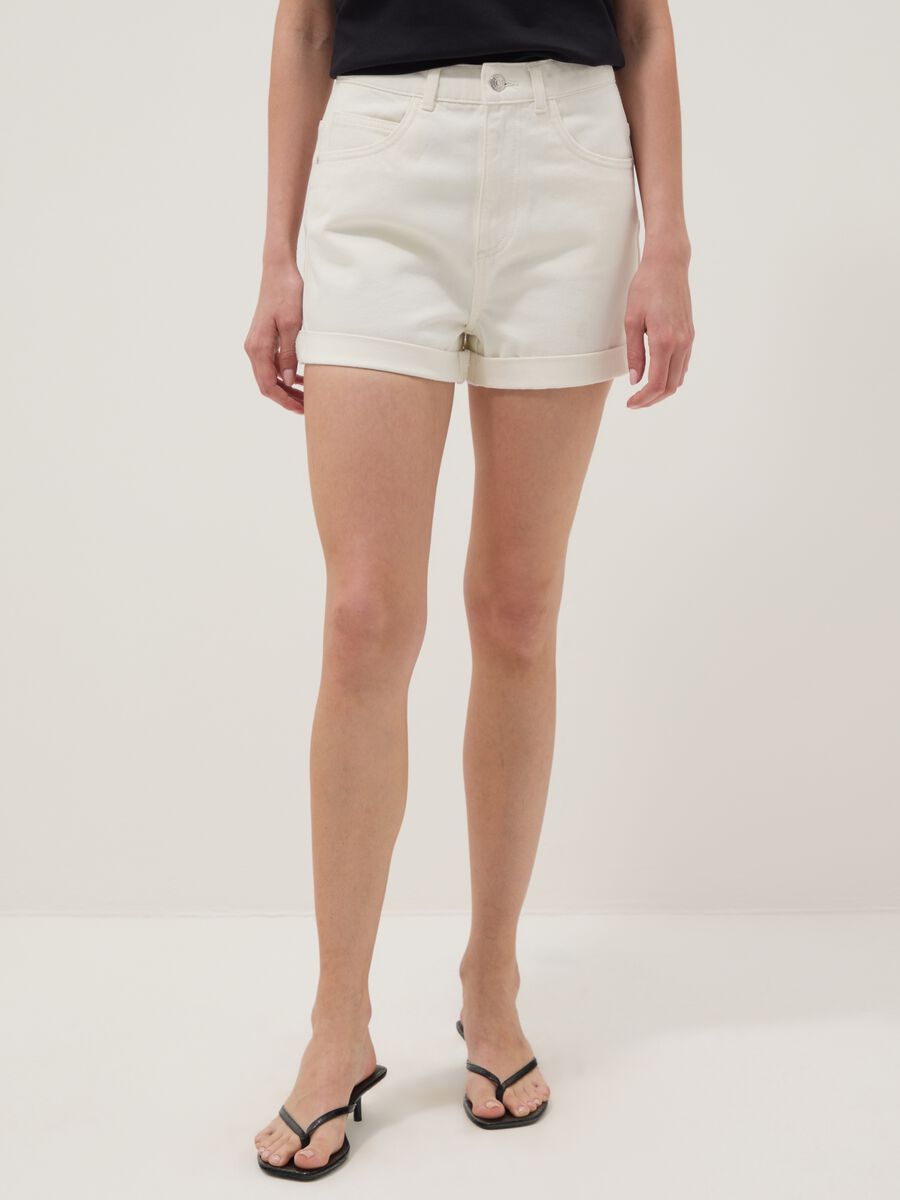 Wei&szlig;e Denim-Shorts aus reiner Baumwolle_1