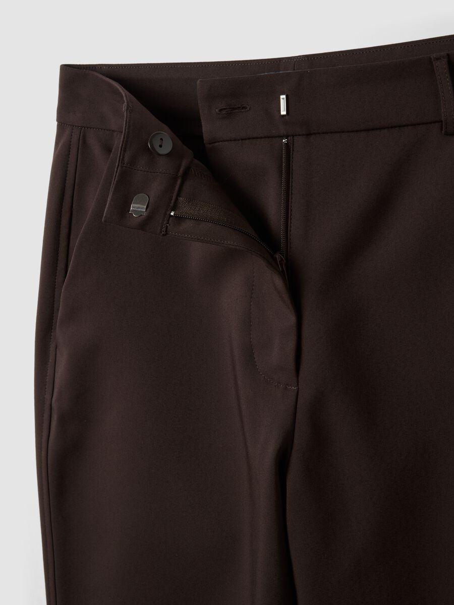 Braune Slim-Fit-Hose aus Stretch-Baumwolle_5