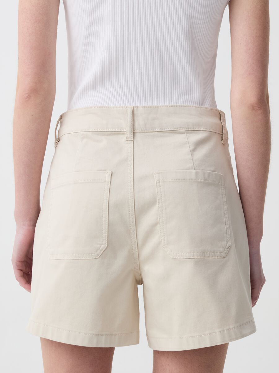 Shorts de algodón elástico con bolsillos_2