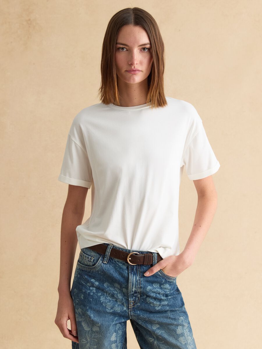 T-shirt bianca a maniche corte in cotone e modal elasticizzato_1