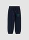 Pantaloni jogger blu in puro cotone con stampa_0