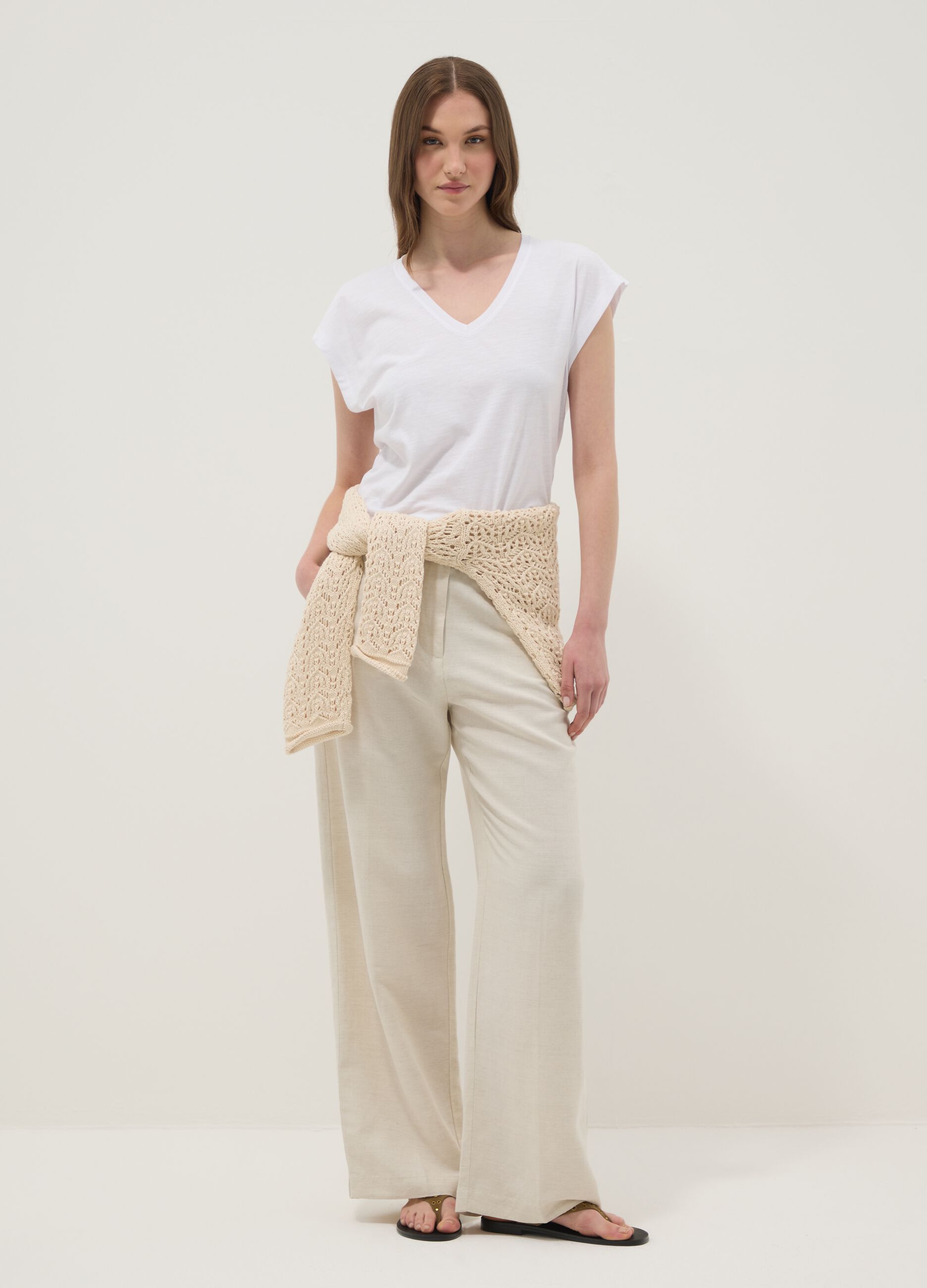 &Lambda;&epsilon;&upsilon;&kappa;ό T-shirt &alpha;&pi;ό 100% &beta;&alpha;&mu;&beta;ά&kappa;&iota; &mu;&epsilon; V &lambda;&alpha;&iota;&mu;ό&kappa;&omicron;&psi;&eta;