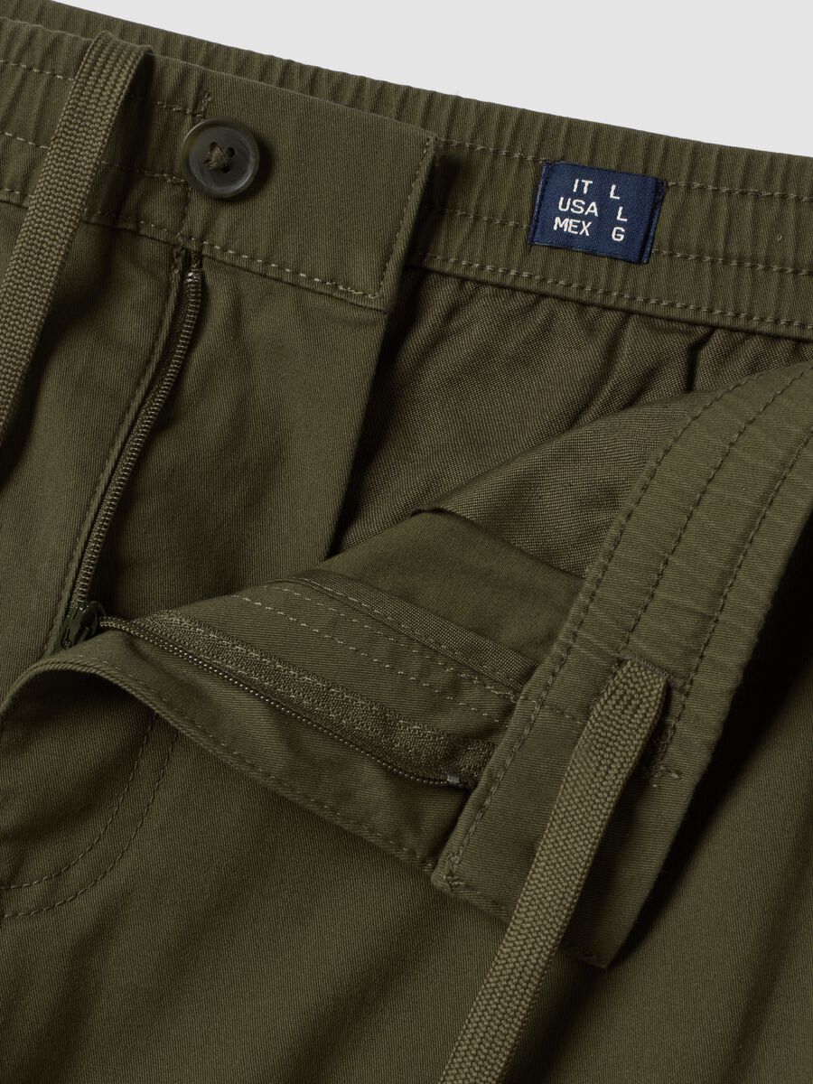 Green slim-fit stretch cotton cargo trousers_1