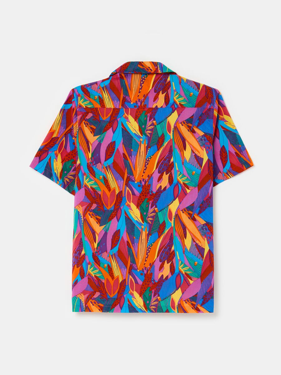 Short-sleeved shirt with tropical print_1