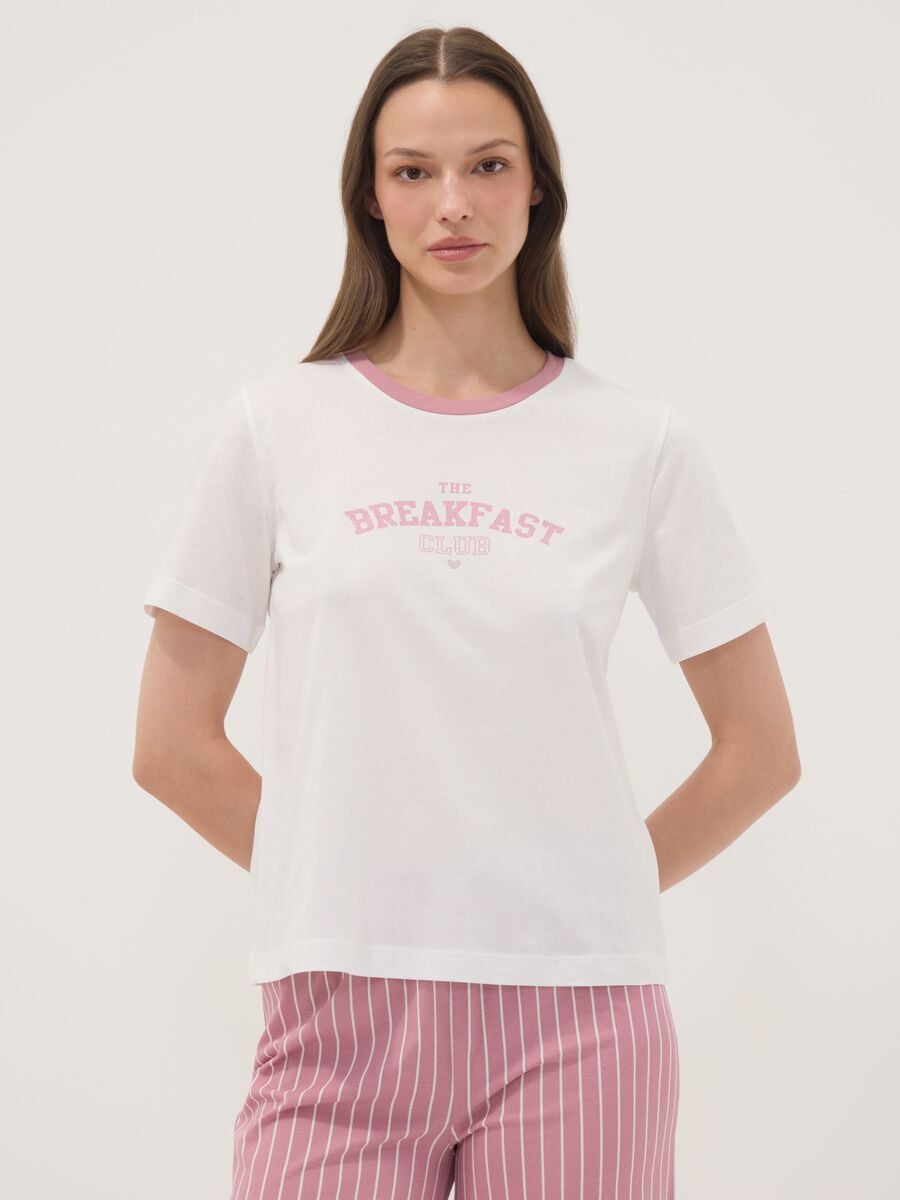Pink and white organic cotton pyjamas with cropped trousers_1