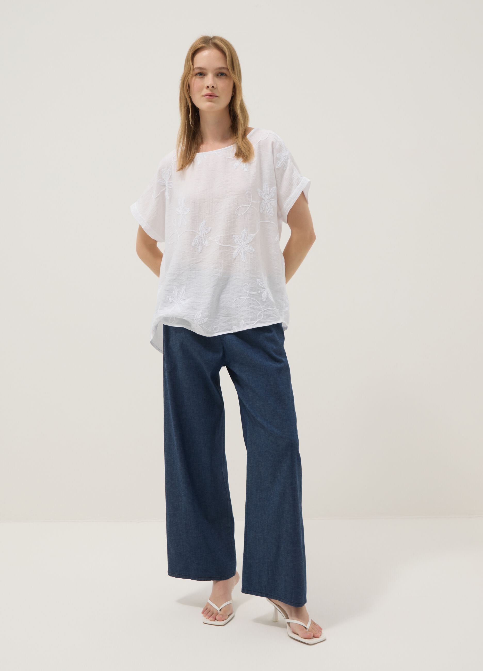 Blusa branca em mistura de viscose