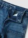 Jeans blu in puro cotone con tasche applicate loose fit per bambino_2