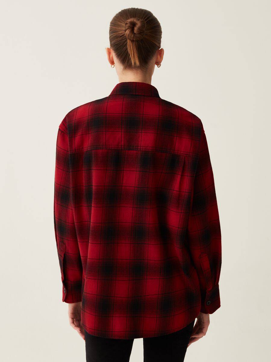 Flannel shacket with check pattern_2