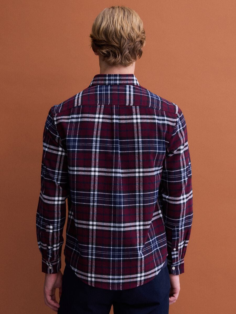 Camisa de franela de cuadros rojos y azules en algod&oacute;n puro, corte regular_3