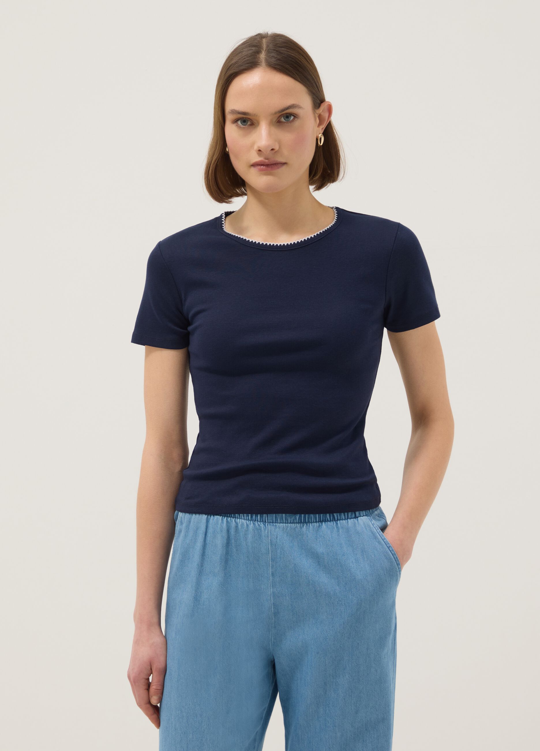 Blue pure cotton regular fit T-shirt with contrast stitching