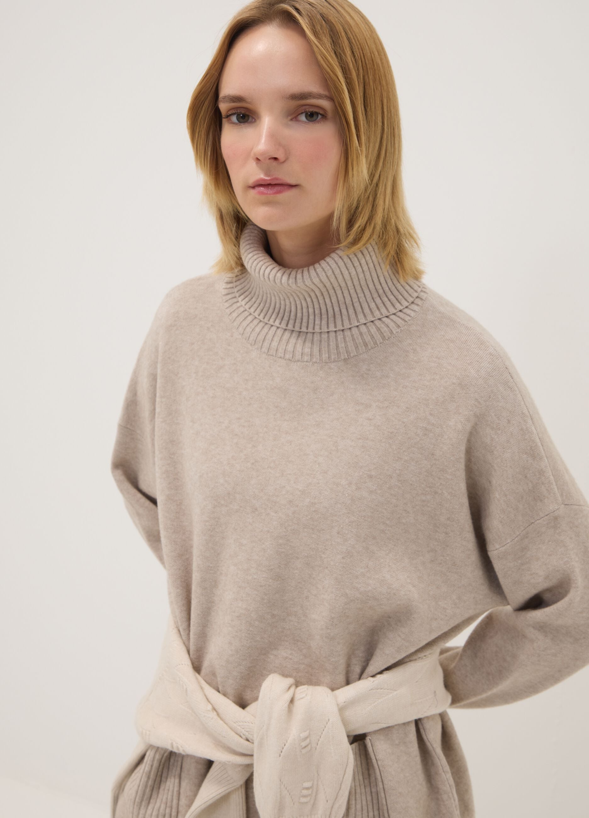 Camel viscose-blend jumper with ribbed high neck, regular fit