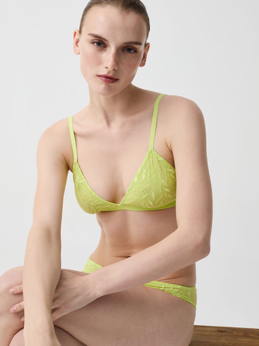 The Triangle soft bra with foliage embroidery_1