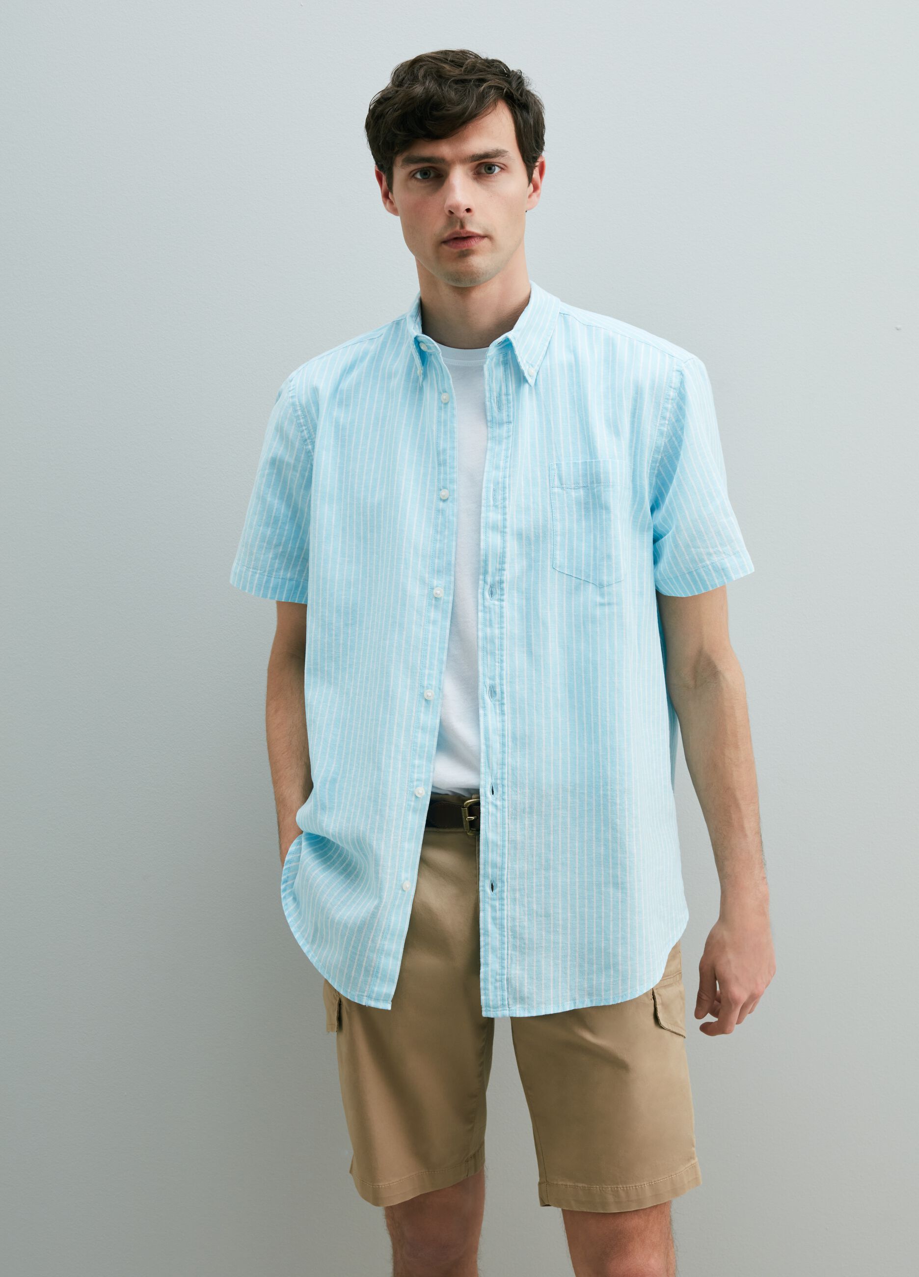 Short-sleeved shirt with button-down collar