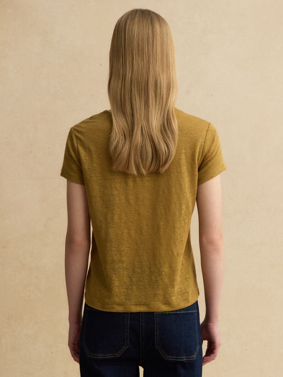 Camiseta verde de manga corta en lino puro, corte regular_3