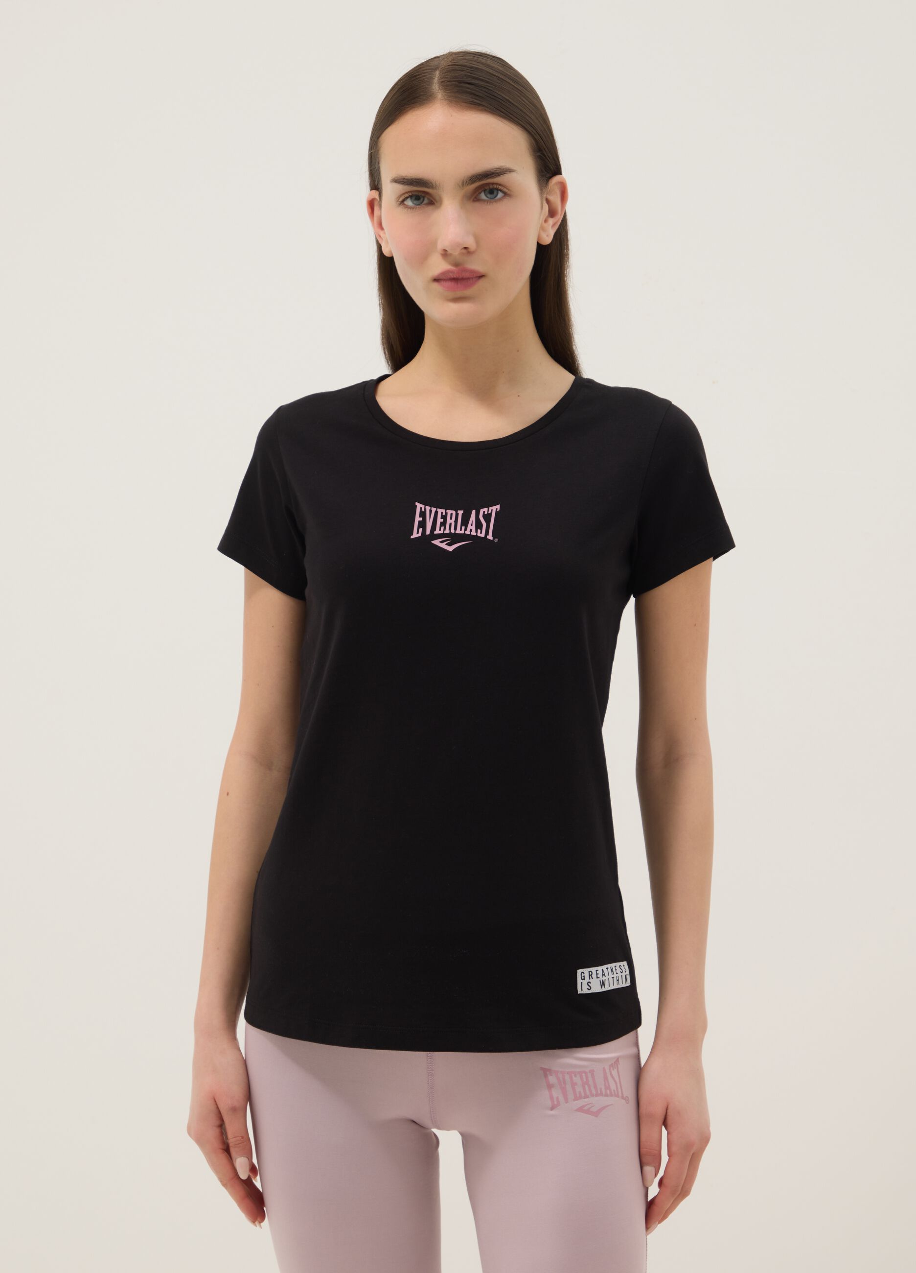 Schwarzes T-Shirt aus reiner Baumwolle mit normaler Passform und Logo
