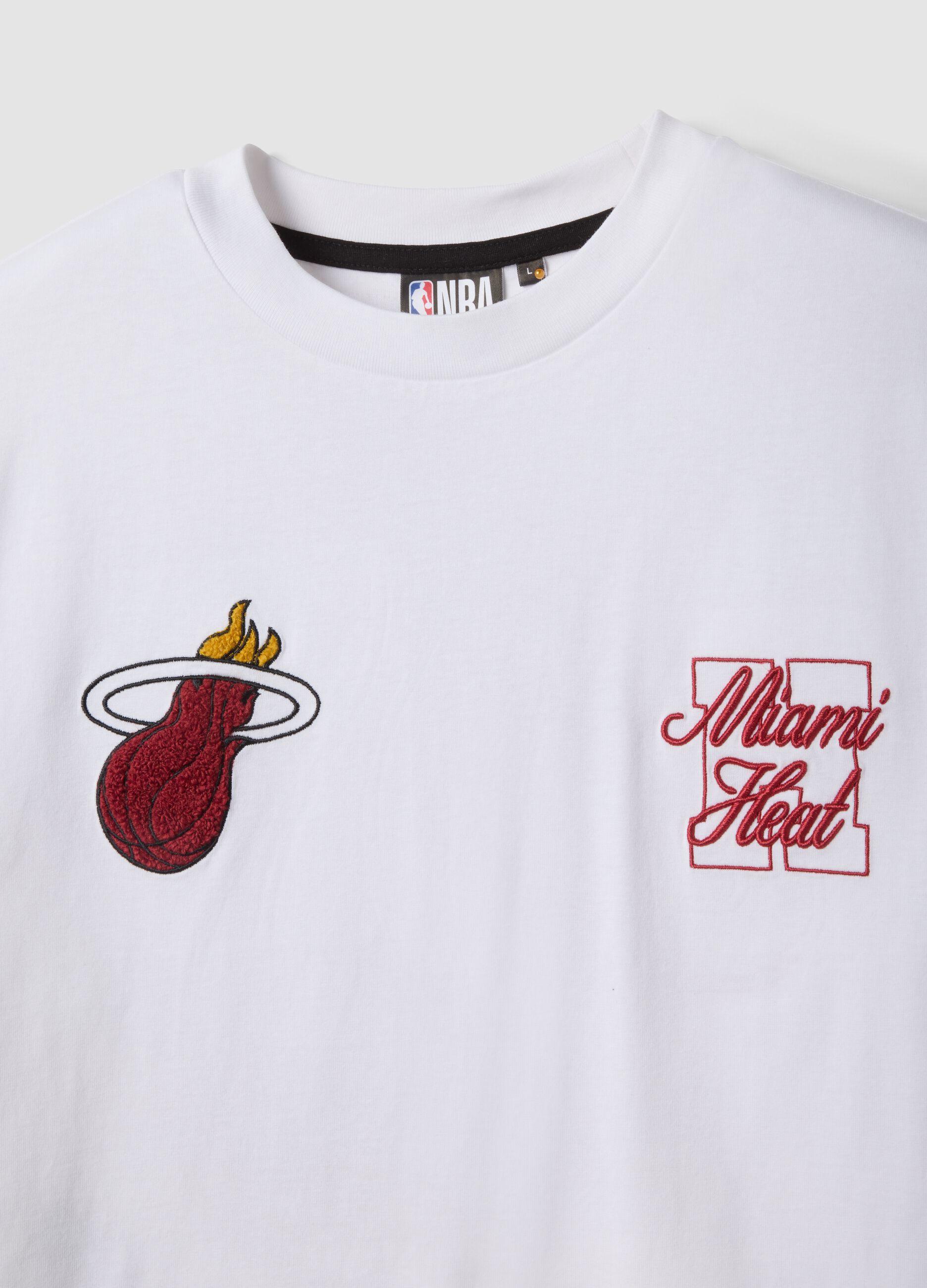 Wei&szlig;es T-Shirt aus reiner Baumwolle mit gesticktem Miami-Heat-Logo