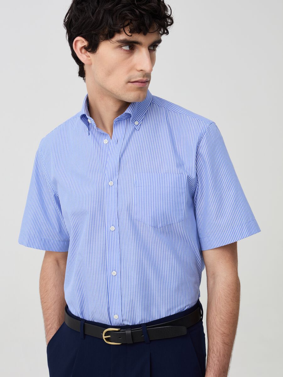 Short-sleeved shirt with striped pattern_0