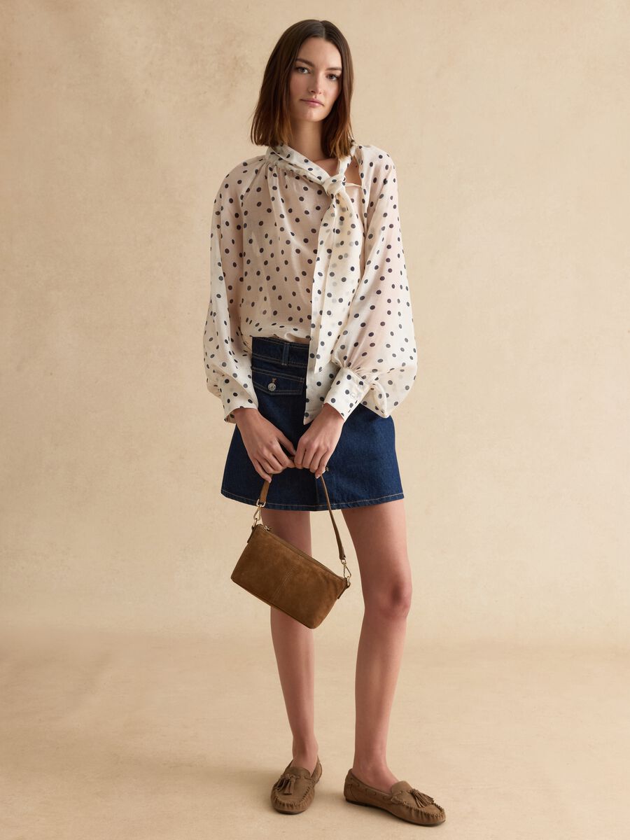 White shirt with black polka dots in lyocell blend regular fit_3