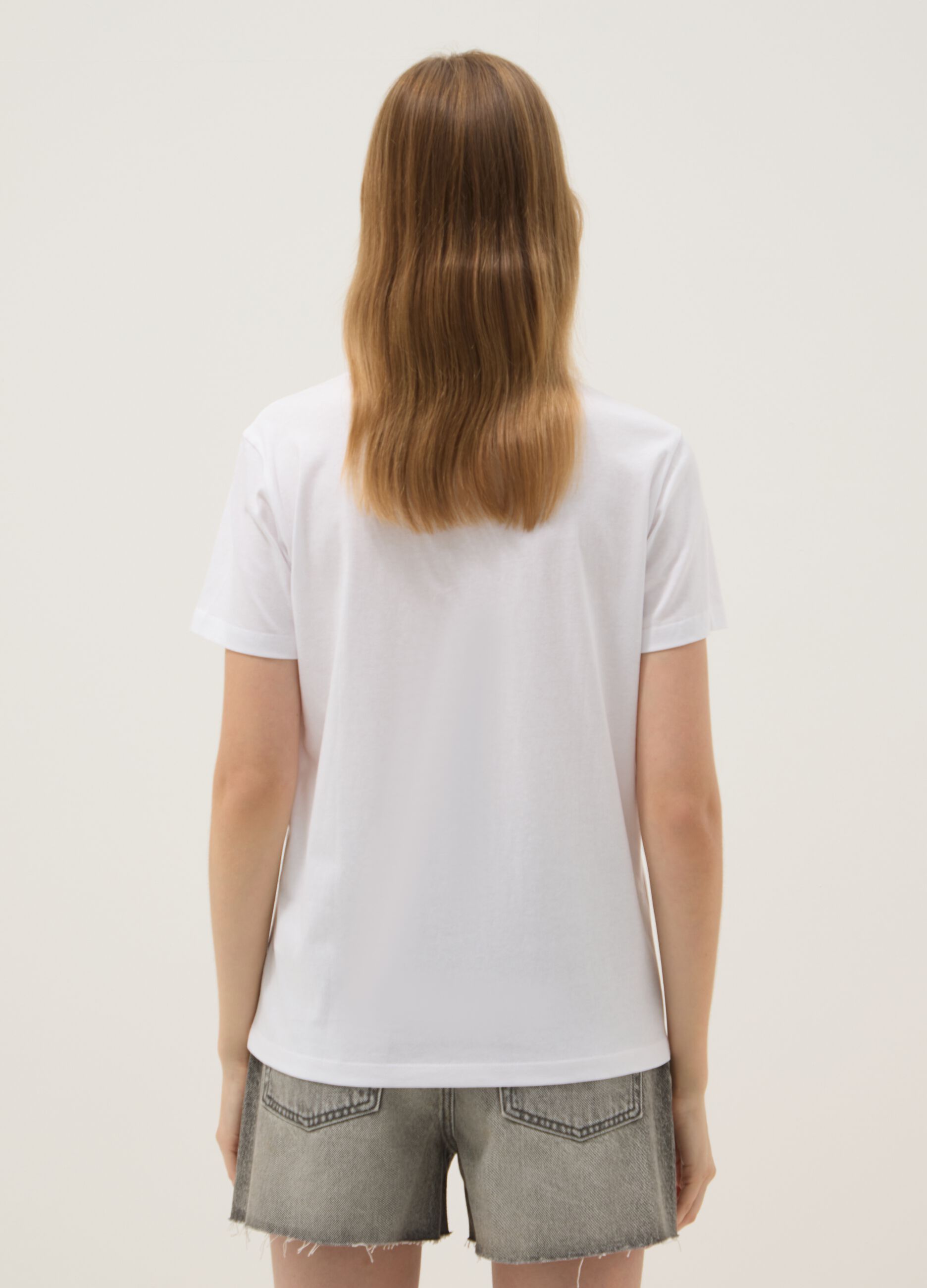 T-shirt branca de algod&atilde;o puro regular fit com estampado