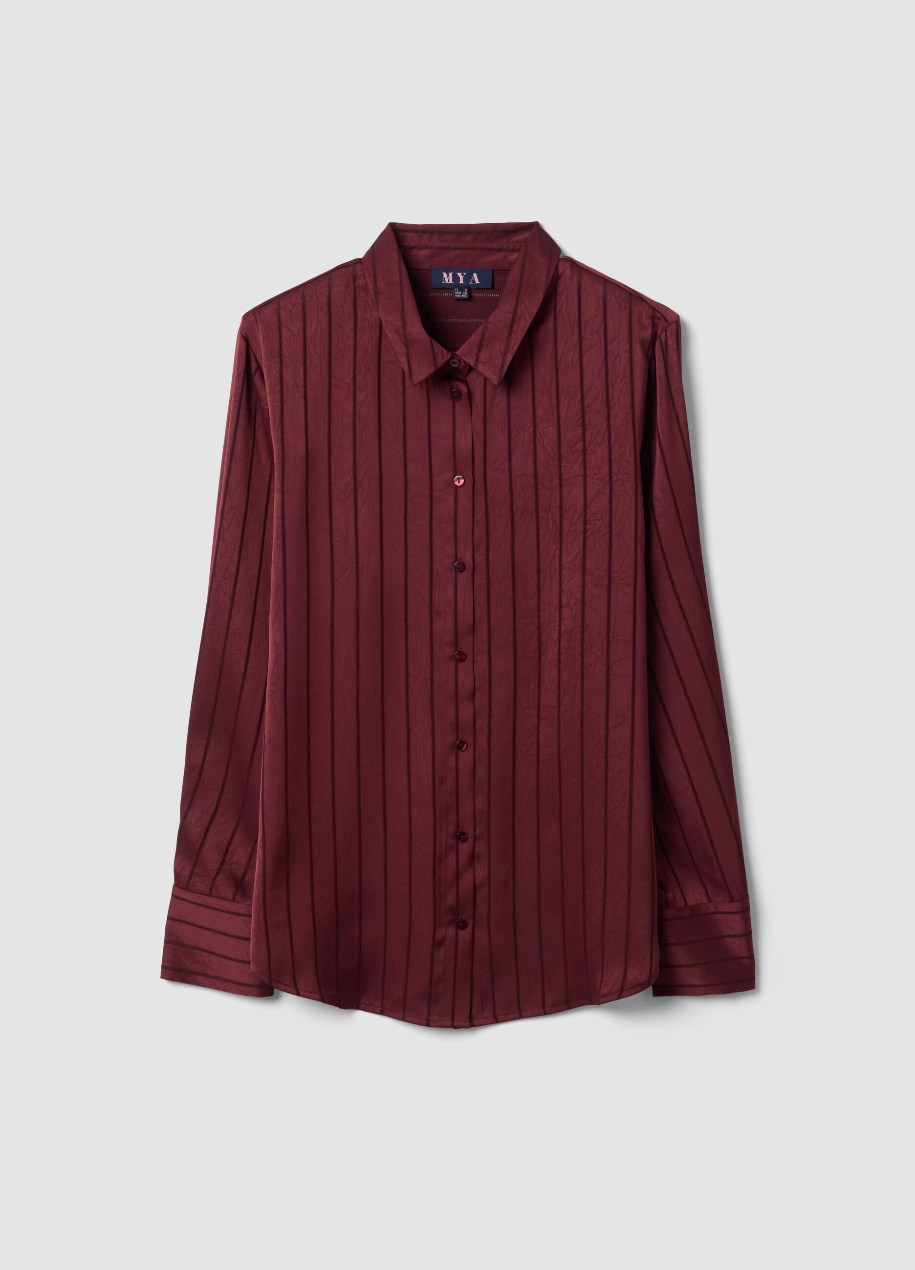 Red striped shirt with classic collar, regular fit