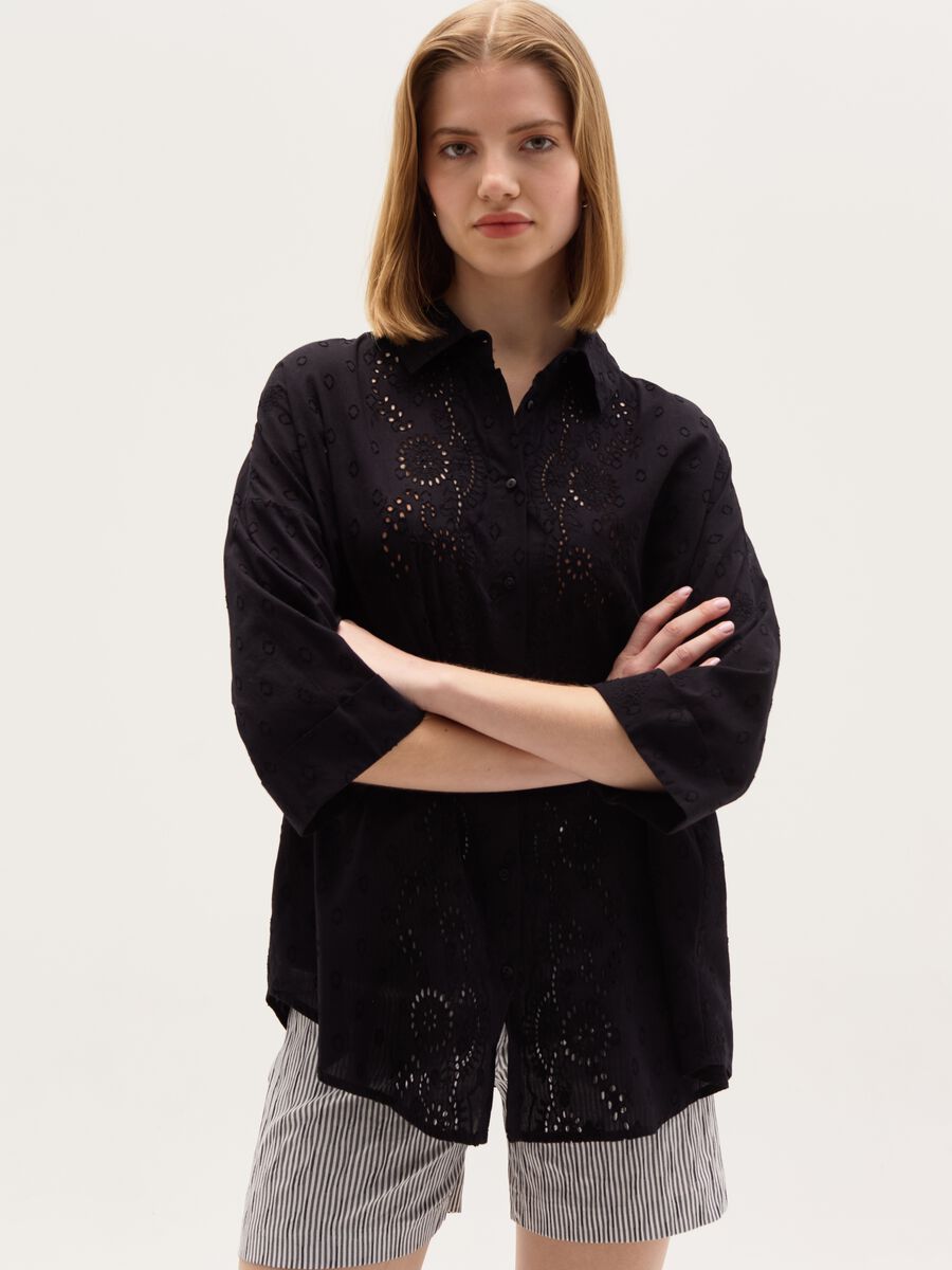 Maternity shirt in broderie anglaise_2