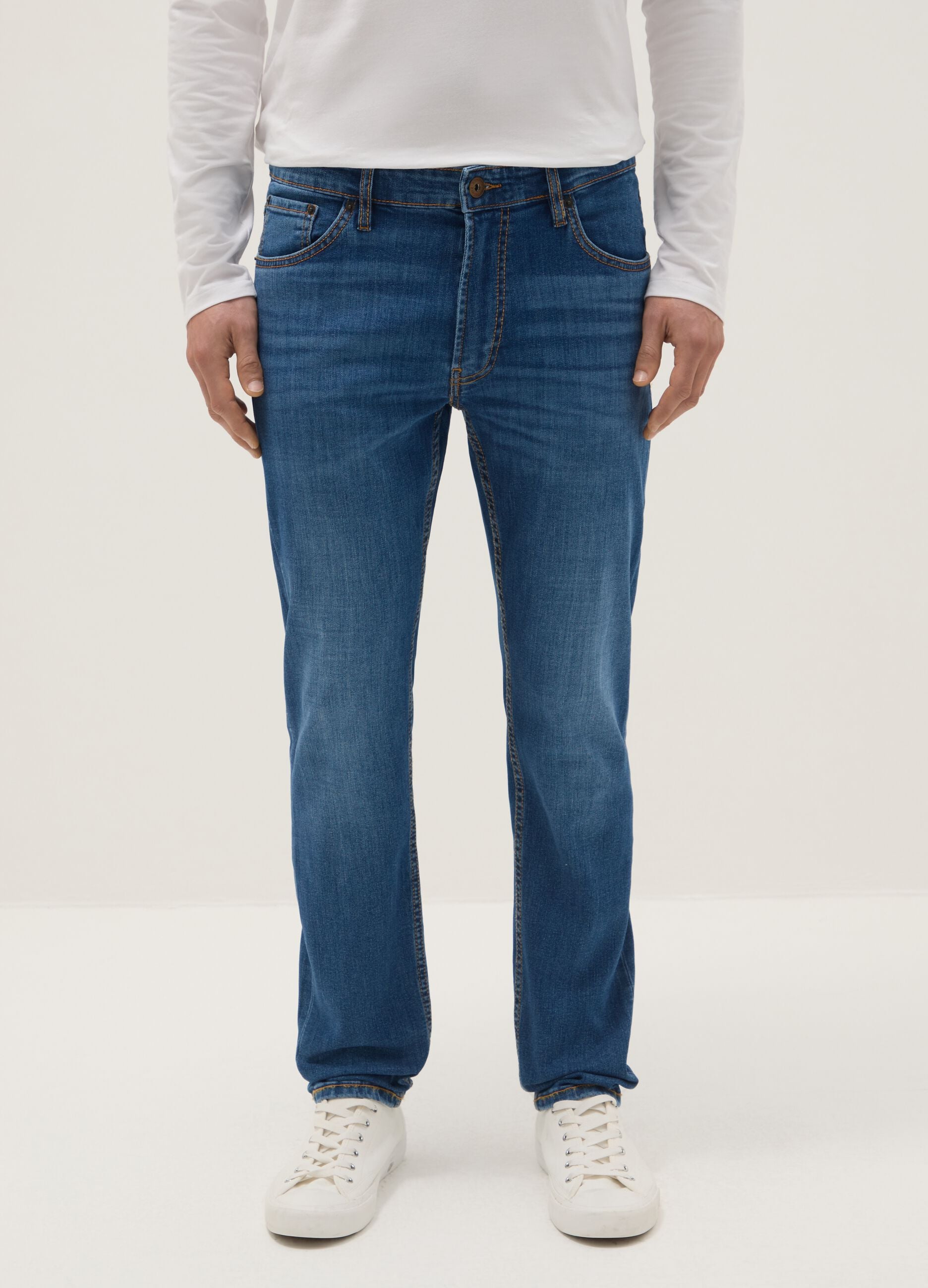 Vaqueros azul slim fit de algod&oacute;n el&aacute;stico con cinco bolsillos
