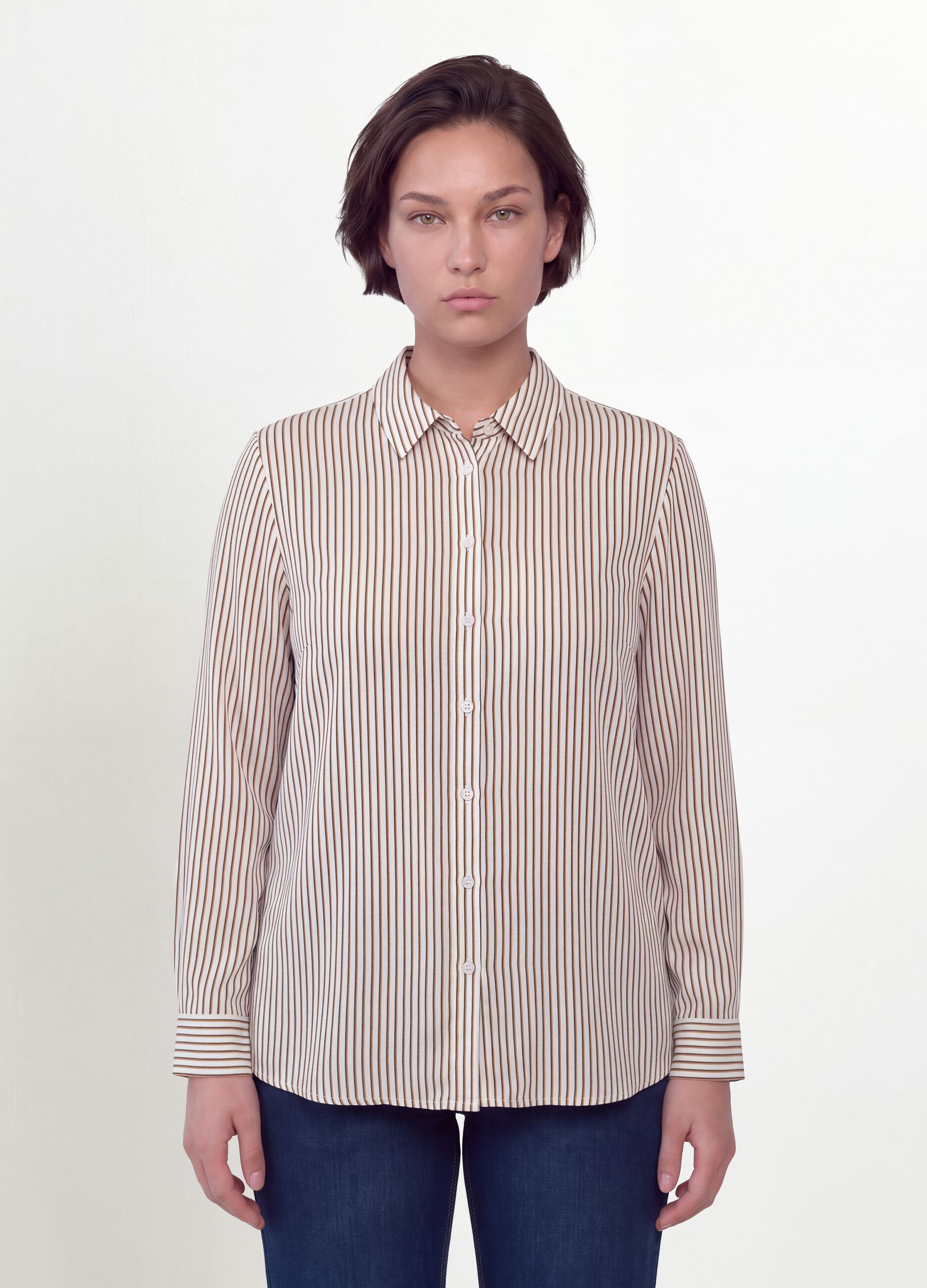 White striped shirt with classic collar, regular fit