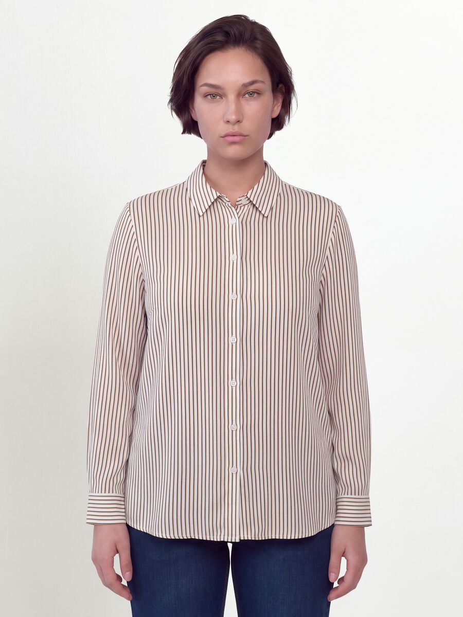 White striped shirt with classic collar, regular fit_1