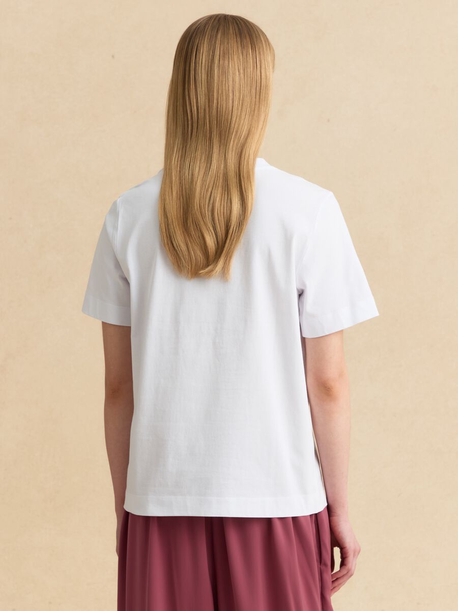Wei&szlig;es T-Shirt aus reiner Baumwolle mit floralem Print_3