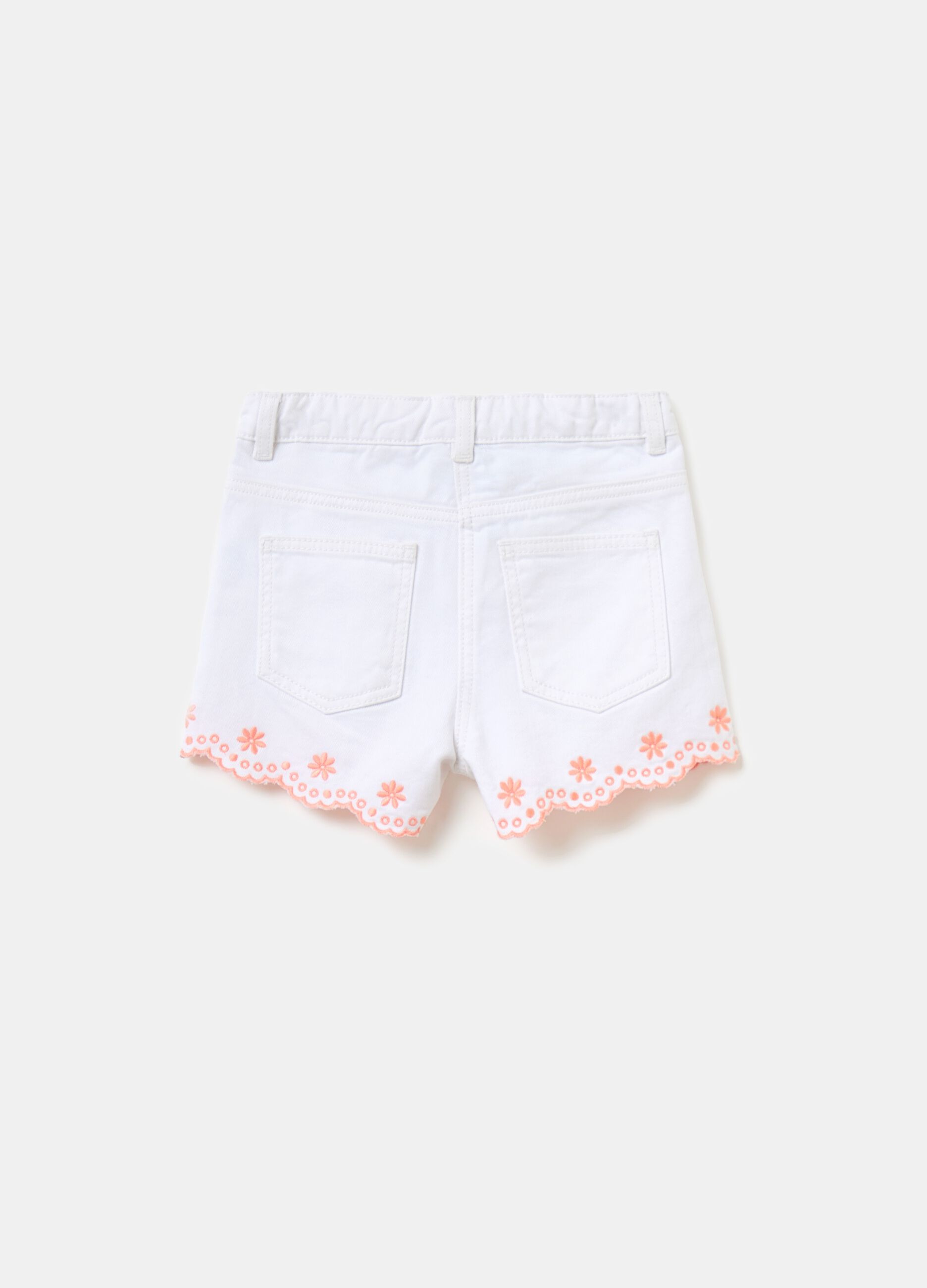 Cotton and Lyocell shorts with embroidery