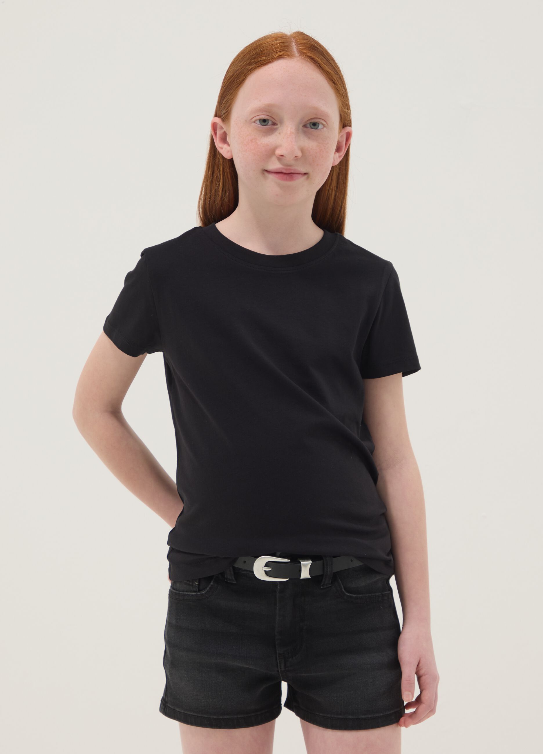 T-shirt preta 100% algod&atilde;o para rapariga, corte regular