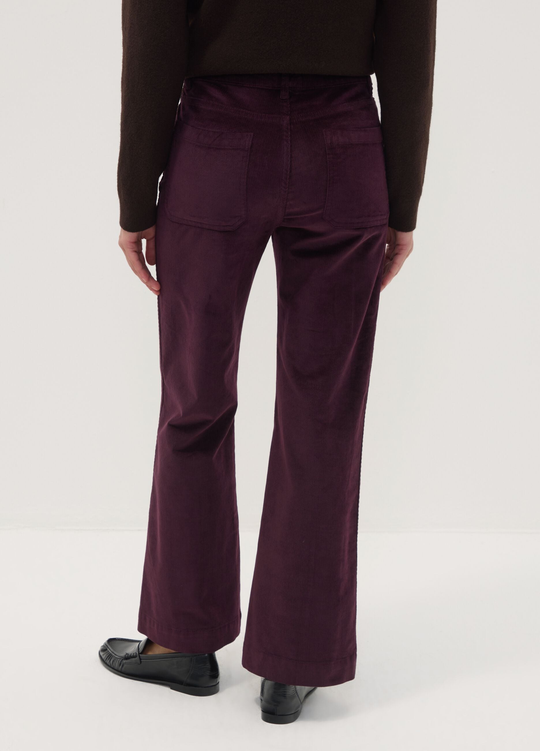 Pantaloni viola flare in cotone e modal elasticizzato a coste