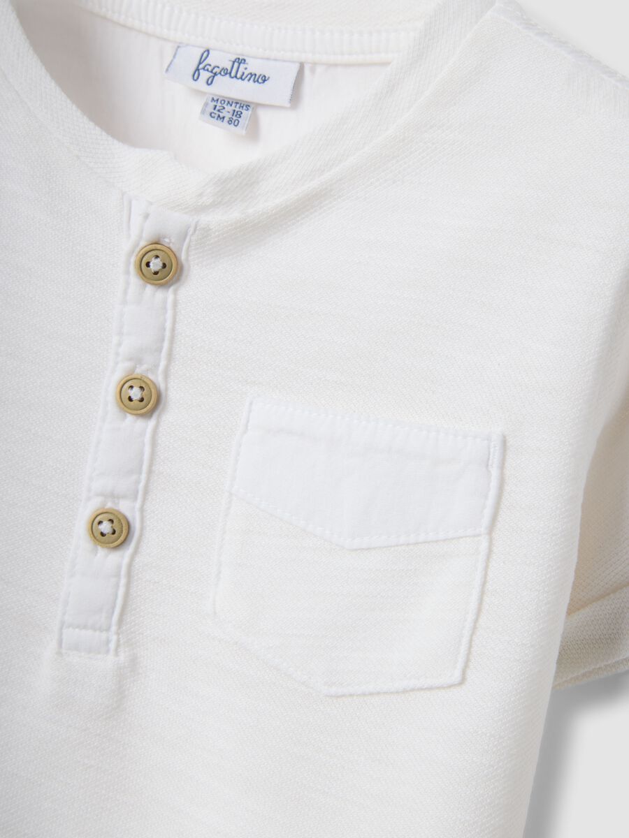White pure cotton boys' t-shirt with regular fit and pocket_2
