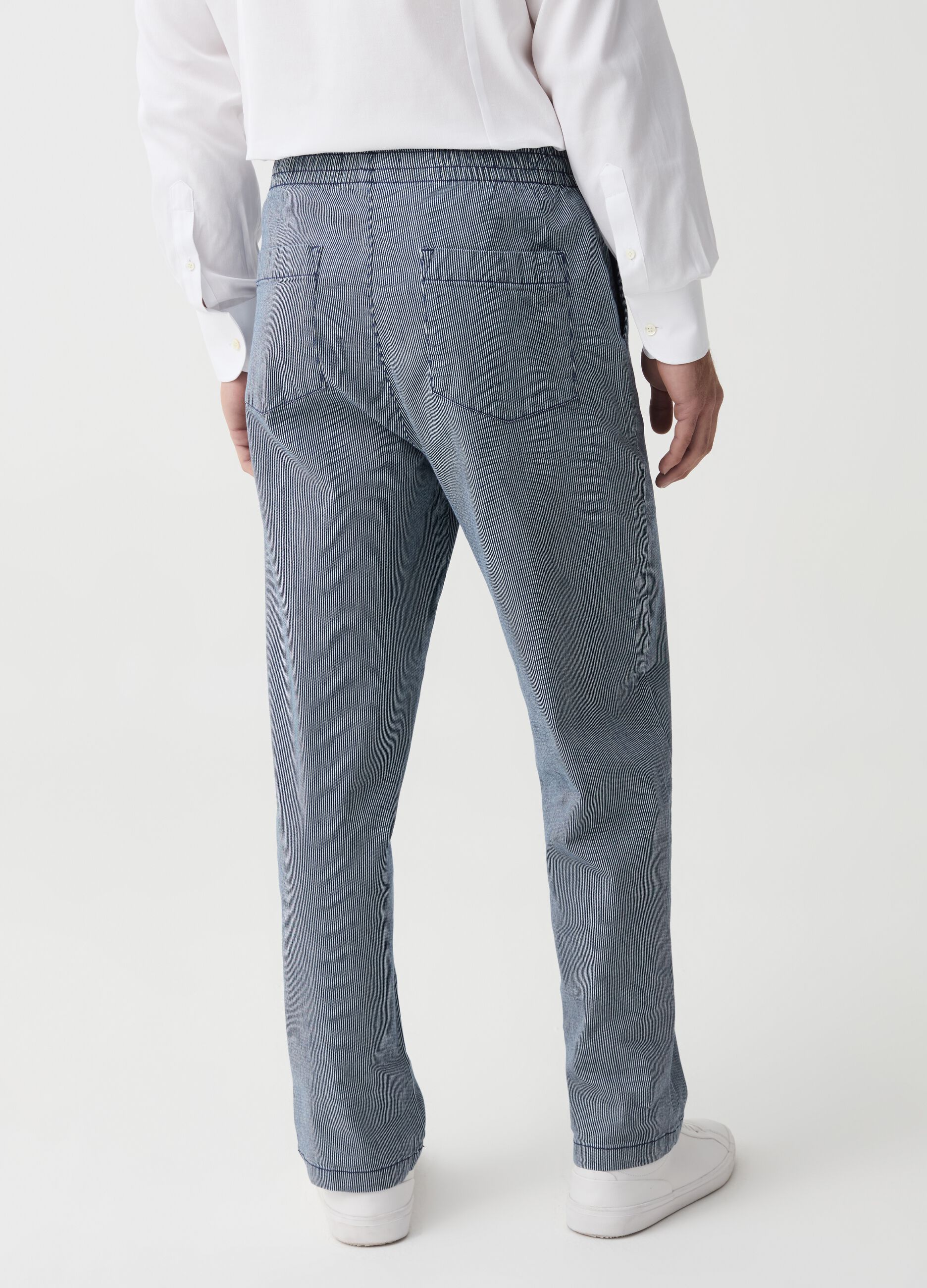 Pantalone chino jogger relaxed fit a righe