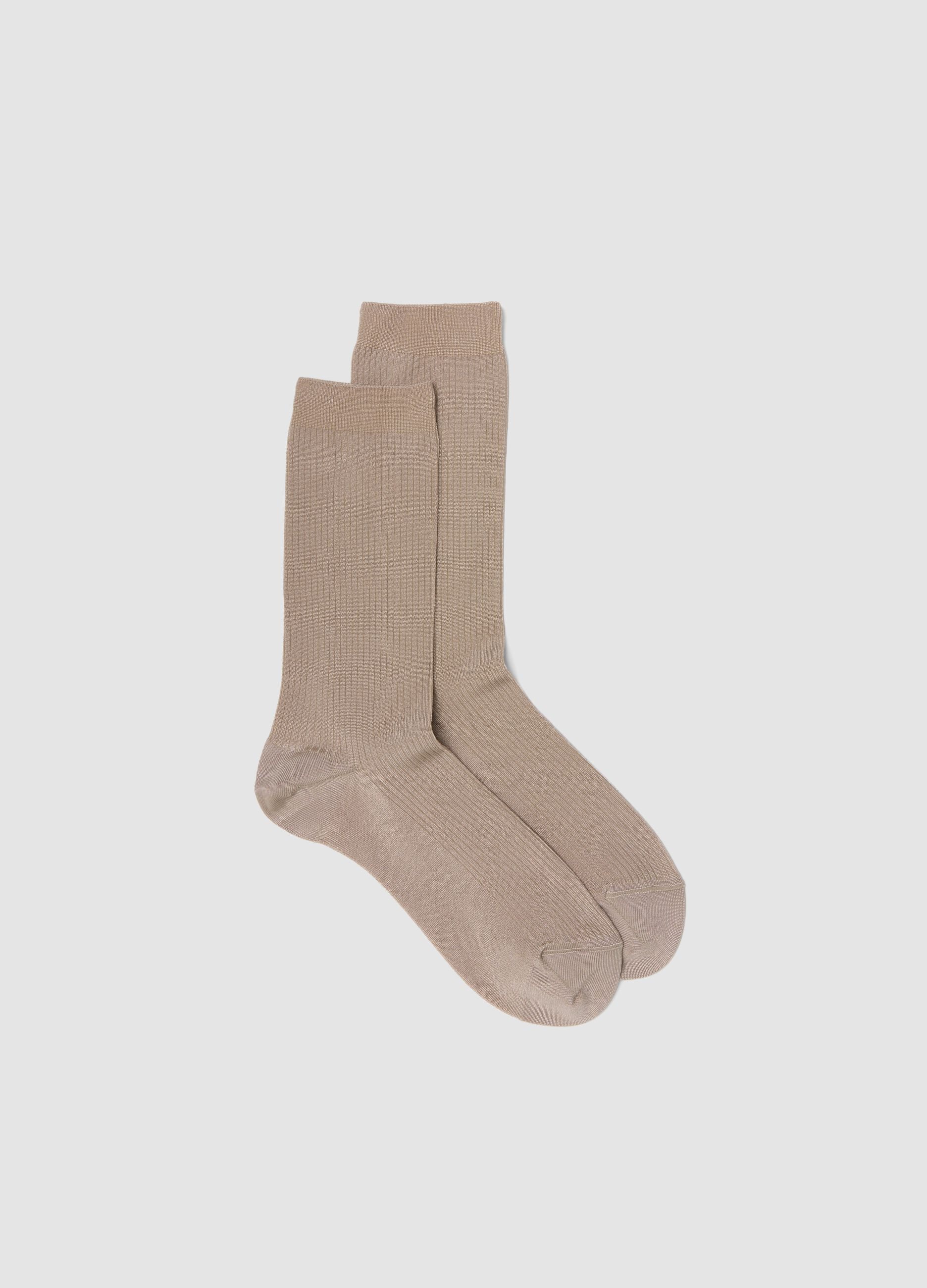Beige gerippte Socken aus elastischer Viskose