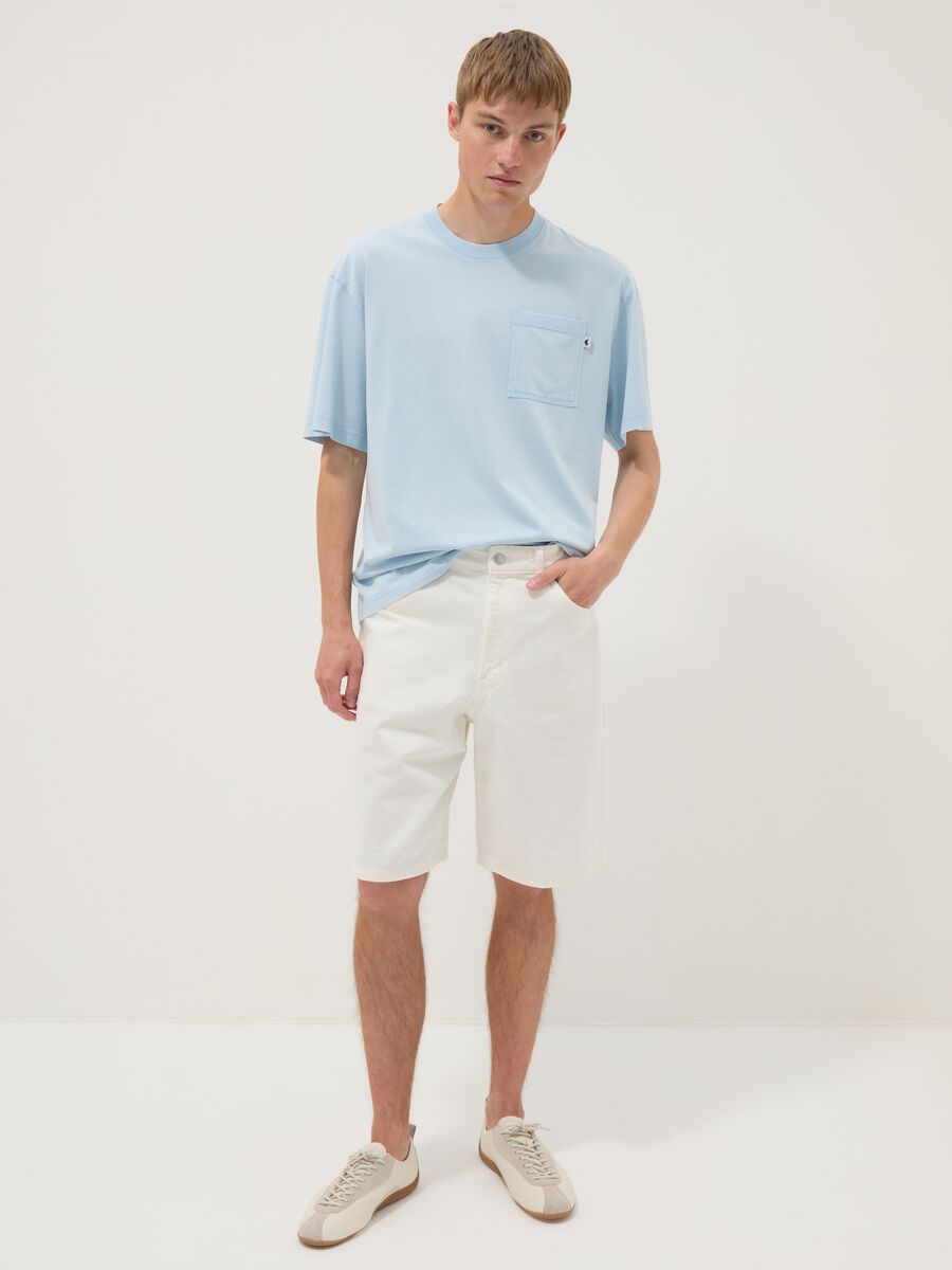 T-shirt azul-claro em algod&atilde;o puro com bolso no peito, corte regular_1