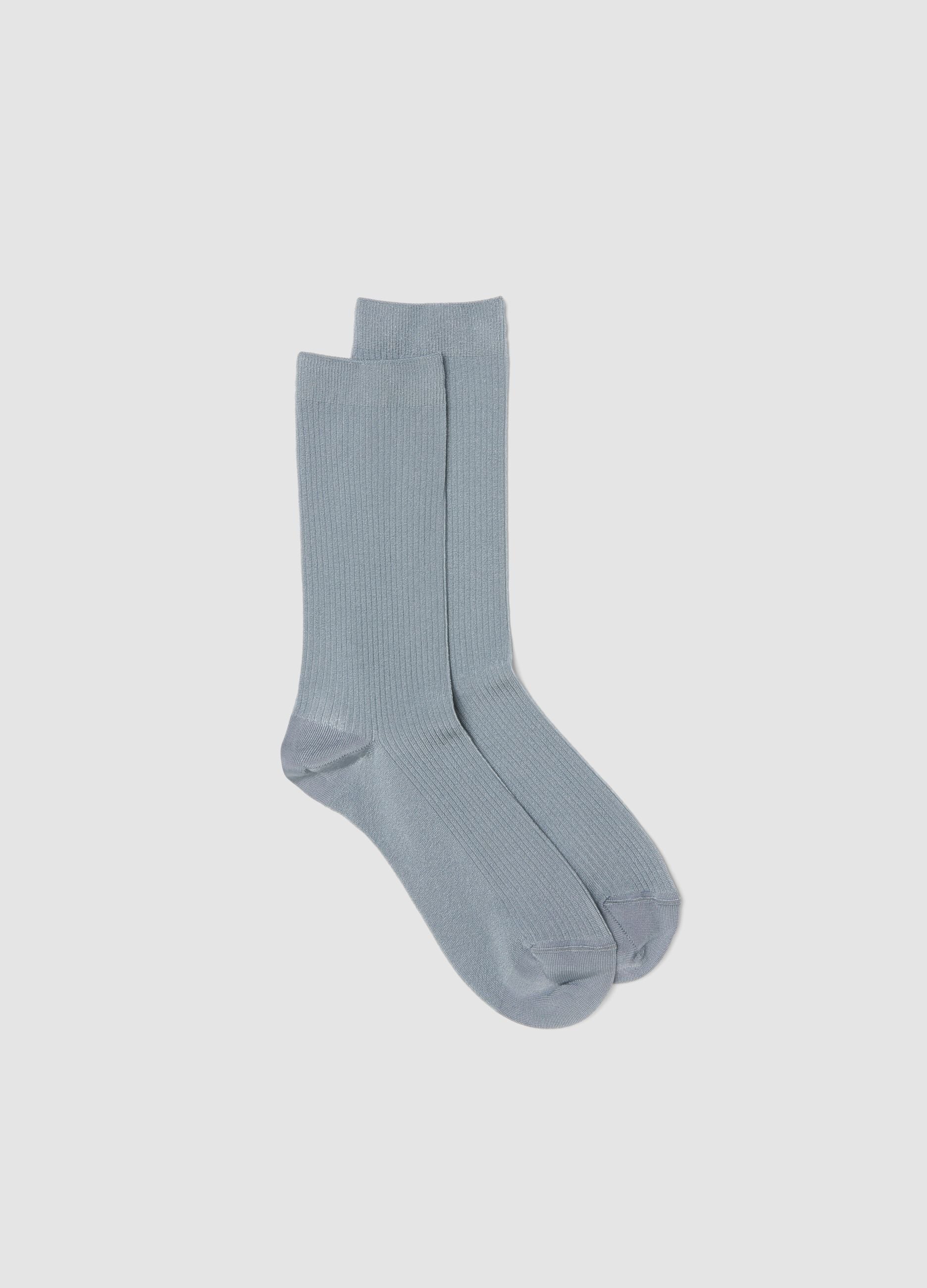 Lange hellblaue Socken aus elastischer Viskose