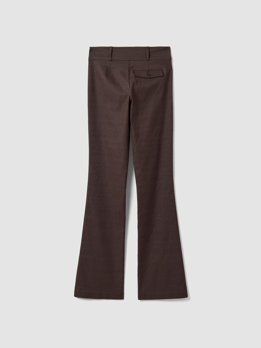 Pantaloni marroni flare in viscosa elasticizzata con fantasia gessata_1