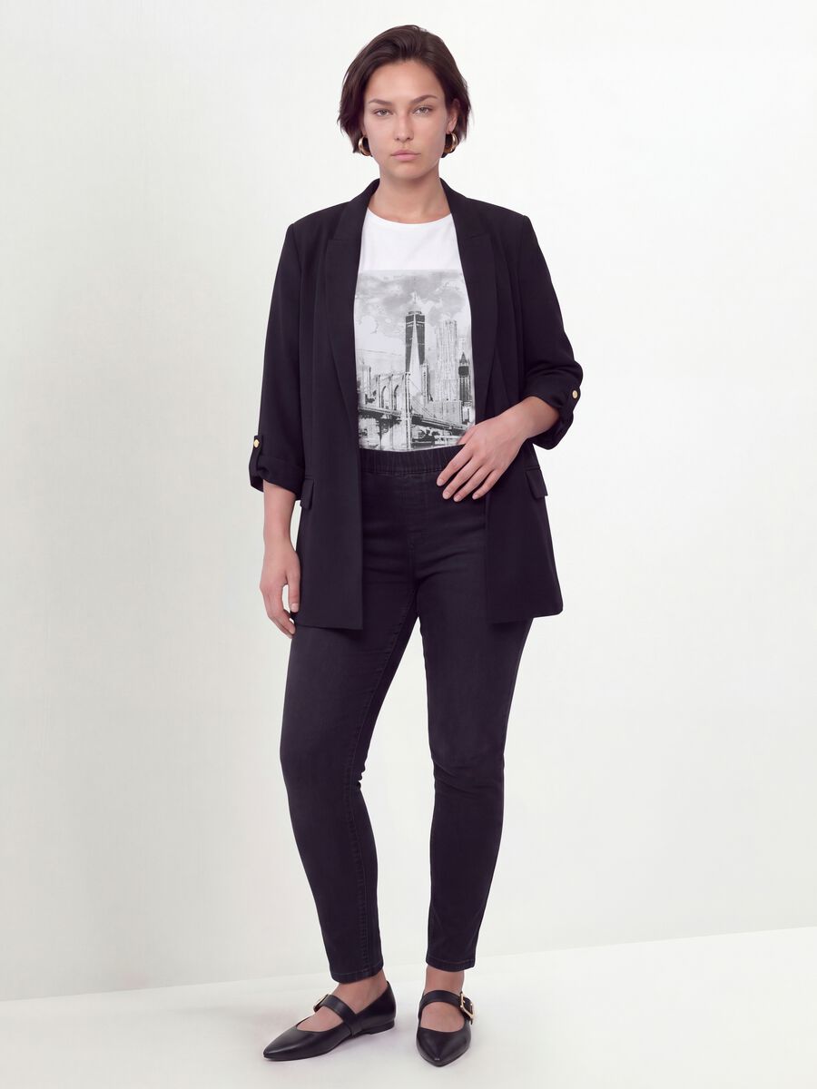 Black regular-fit blazer with lining and classic lapels_2