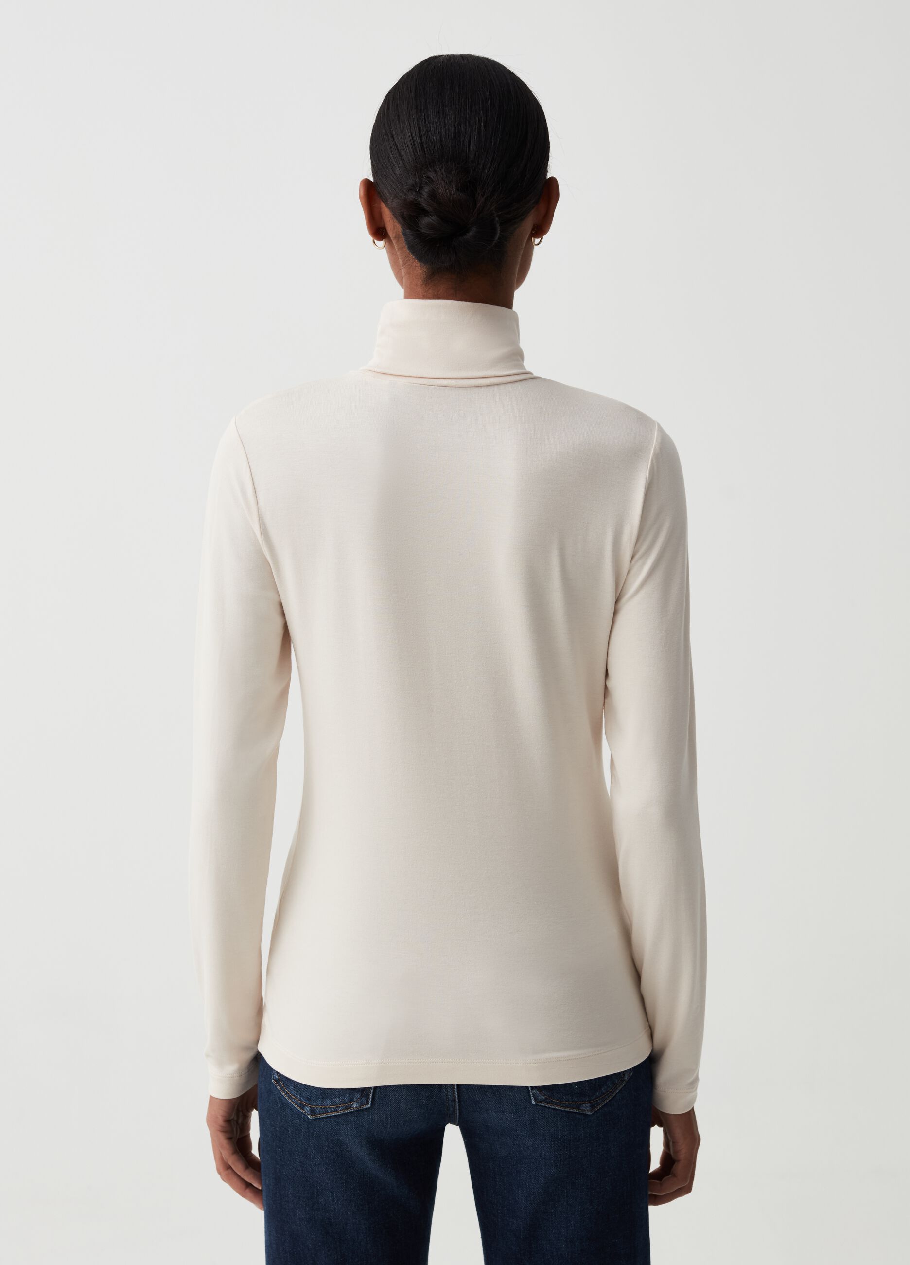 T-shirt with long sleeves and high neck