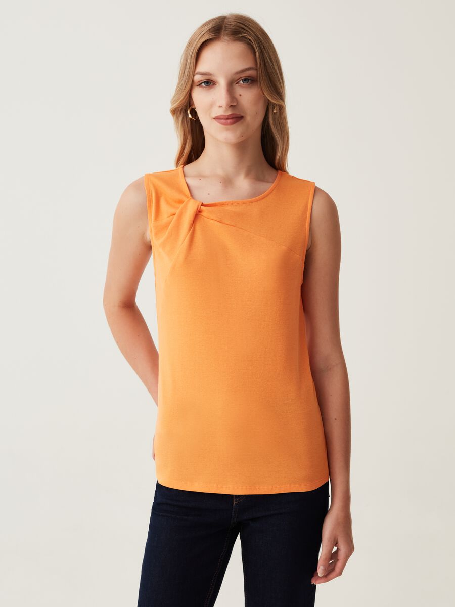 Tank top with round neck and knotted front_1